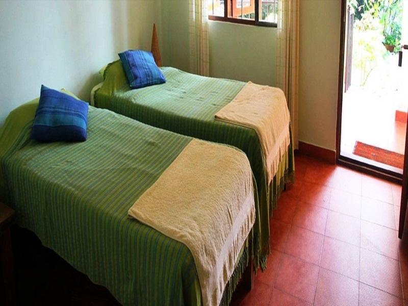 Chrissie's Hotel Thekkady Exterior foto