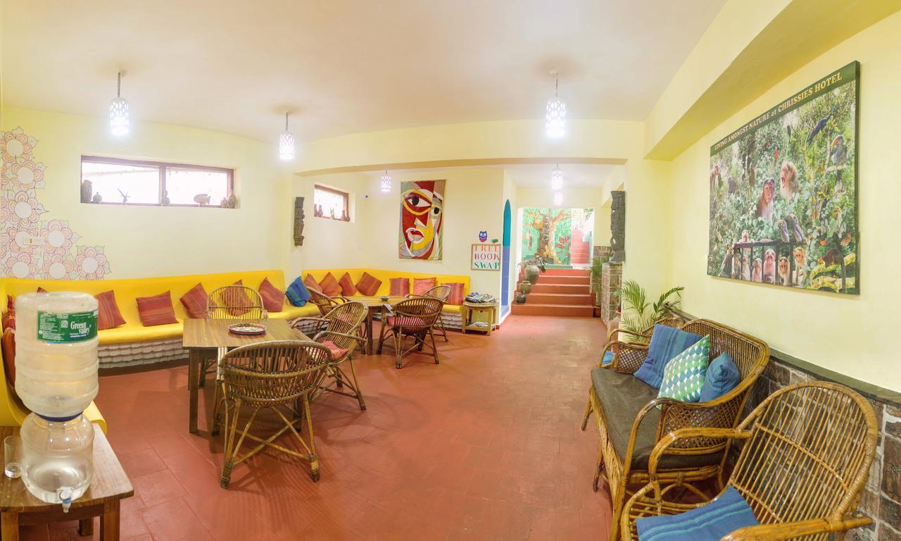 Chrissie's Hotel Thekkady Exterior foto