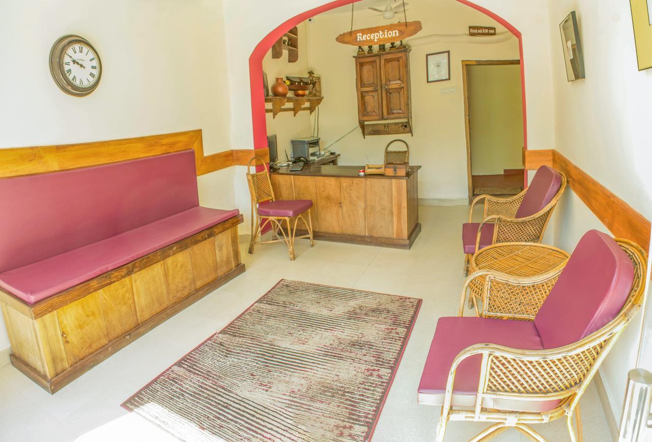 Chrissie's Hotel Thekkady Exterior foto