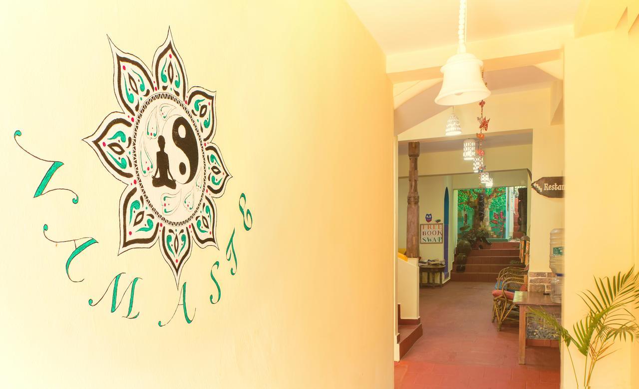 Chrissie's Hotel Thekkady Exterior foto